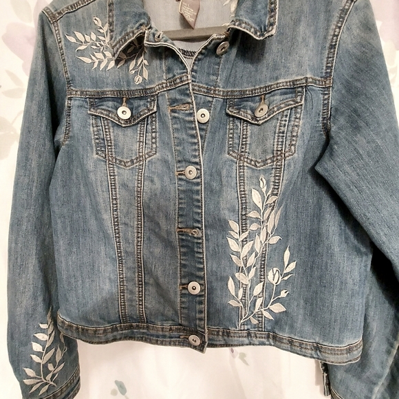 Denim jacket - Picture 1 of 3